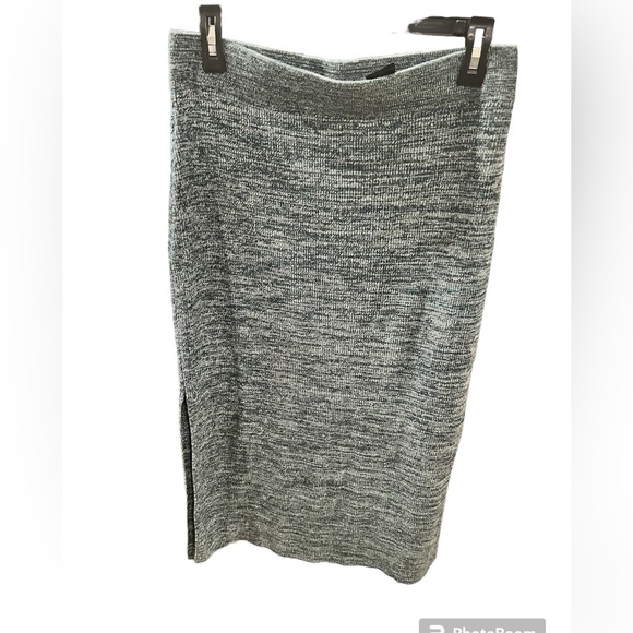 EUC H&M Sweater Skirt Size Large - Picture 2 of 2